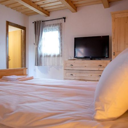 Pepi Vendeghaz - Casa De Oaspeti Pepi Joseni  Exteriér fotografie