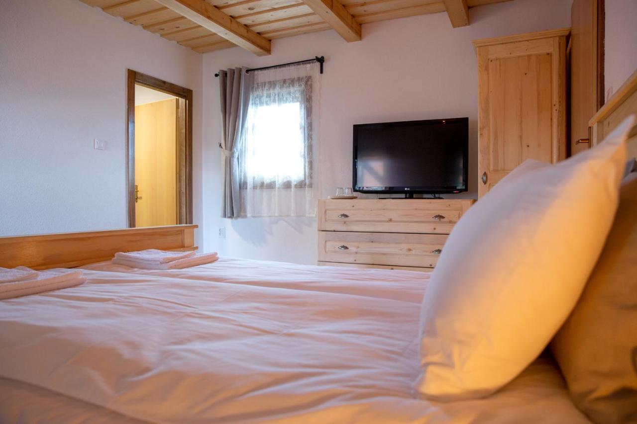 Pepi Vendeghaz - Casa De Oaspeti Pepi Joseni  Exteriér fotografie