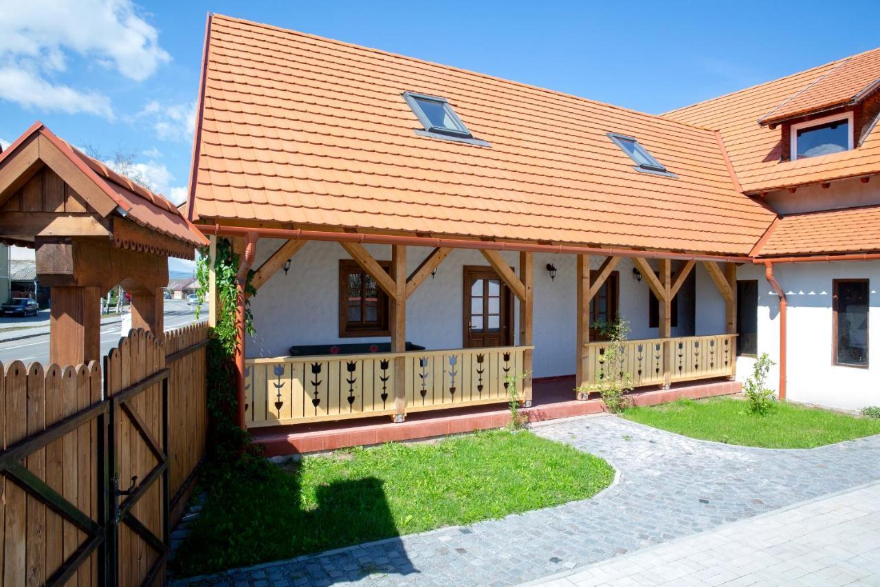 Pepi Vendeghaz - Casa De Oaspeti Pepi Joseni  Exteriér fotografie