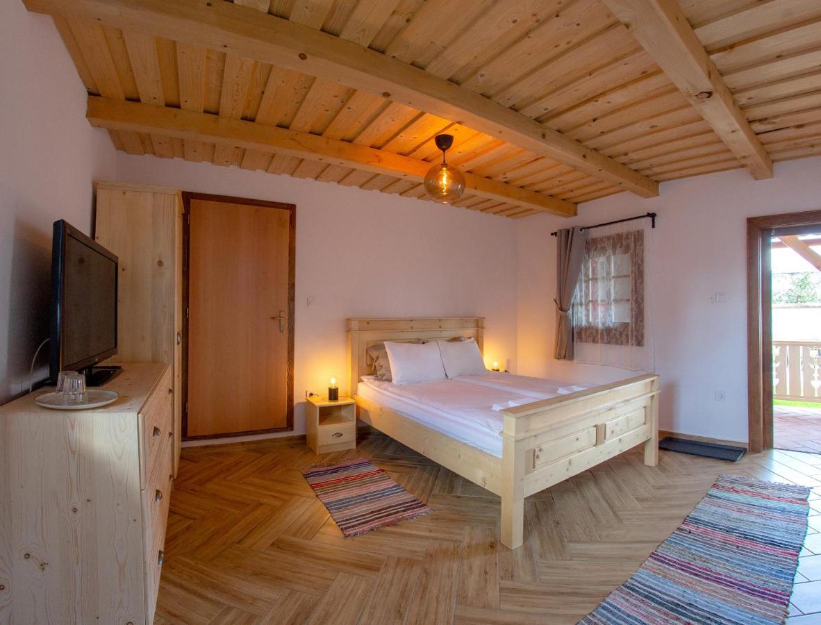 Pepi Vendeghaz - Casa De Oaspeti Pepi Joseni  Exteriér fotografie